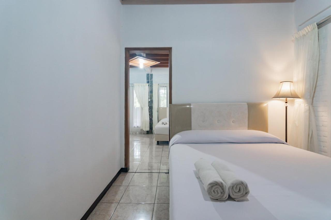 Samakta Guest House Lembang Esterno foto