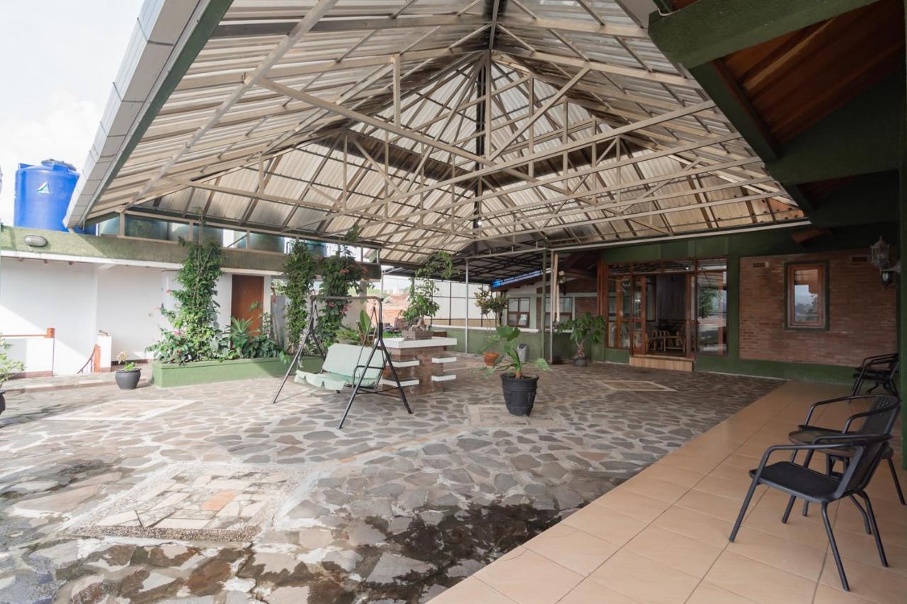 Samakta Guest House Lembang Esterno foto