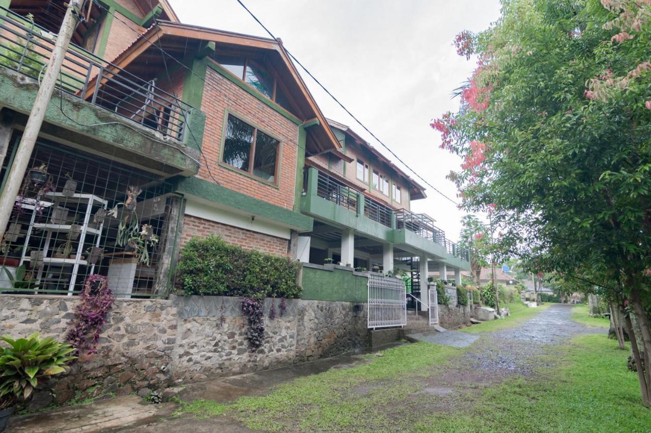 Samakta Guest House Lembang Esterno foto